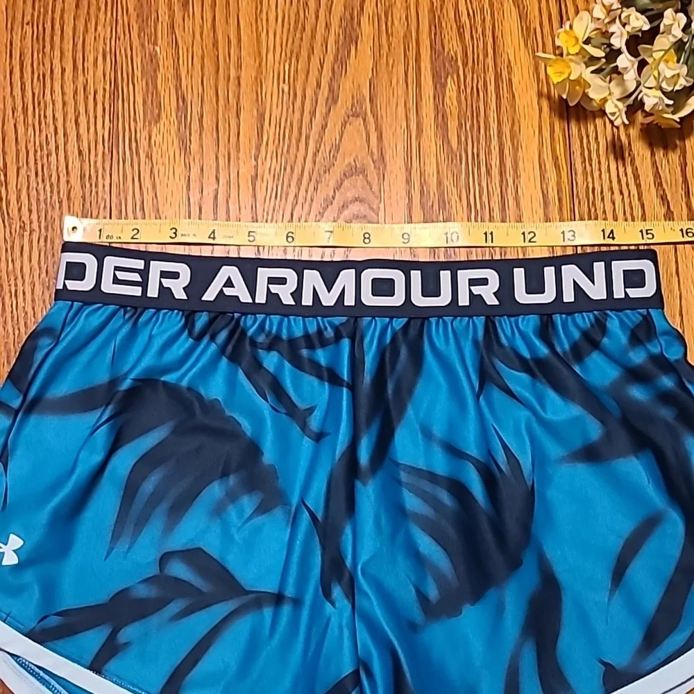 Under Armour Athletic Shorts  - Girls XL